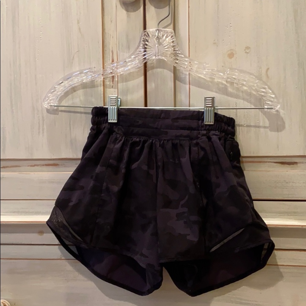 Lululemon Black Camo Hotty Hot Shorts 4”